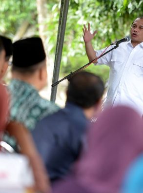 Rupiah Tembus Rp18.176 dan IHSG Ambles 4%, Komisi XI Ingatkan Efek Domino