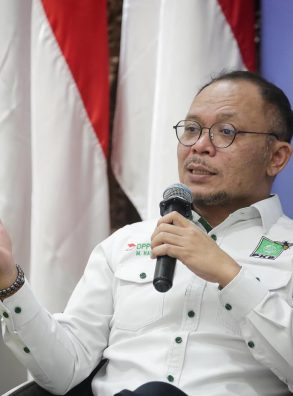 Rupiah Melemah, Hanif Dhakiri Minta BI Perjelas Strategi Menjaga Stabilitas Nilai Tukar