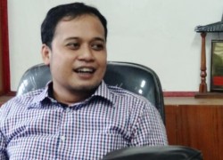 Dukung Jokowi-JK, Anggota Dewan “Ngantor” Pakai Baju Kotak-kotak
