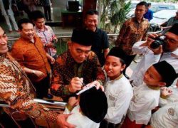 Jadikan Kepala Sebagai Alas Menulis, Anggota PKB Sebut Mendikbud Tidak Mendidik