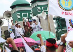 Anggota FPKB Ini Batalkan Kunker Demi Ikut Demontrasi Bersama Guru