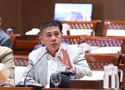 Komisi I: Aturan Pangantaran Barang yang Disusun Komdigi Harus Sejahterakan Driver Ojol