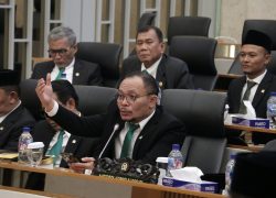 Hanif Dhakiri: Industri Otomotif Resesi, Pemerintah Harus Punya Strategi Transisi yang Jelas