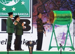 Hanya Di Acara PKB, Kedatangan Presiden Spontan Disambut Sholawat