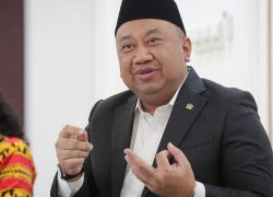 Waka Komisi X Dukung Presiden Beri Smart Board ke Sekolah NU, Kesejahteraan Guru Juga Harus Diperhatikan