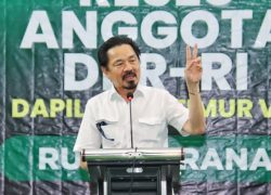 Turun Dapil, Rusdi Kirana Bagikan 40 Paket Umrah dan Beasiswa Kuliah di Politeknik Kirana
