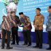 Lahirkan Konsep Automatic Stabilization, Cucun Terima Penghargaan dari UNPAD