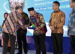 Lahirkan Konsep Automatic Stabilization, Cucun Terima Penghargaan dari UNPAD