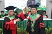 KH. Maman Imanulhaq Resmi Sandang Gelar Doktor: Tegaskan Rekonstruksi Budaya, Bukan Sinkretisme di Cirebon