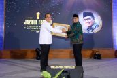 Gus Jazil Dapat Penghargaan dari PWI Gresik, Ini Kiprahnya di Kota Santri