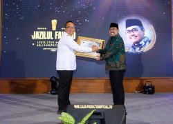 Gus Jazil Dapat Penghargaan dari PWI Gresik, Ini Kiprahnya di Kota Santri