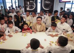 Berbagi Berkah, Cak Imin Traktir 100 Yatim Piatu Keliling Monas