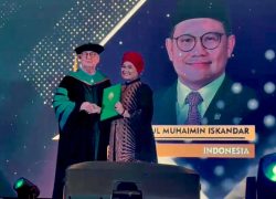 Cak Imin Terima Penghargaan Doktor HC dari Bodhisastra University Florida