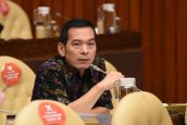 Daniel Johan Sesalkan Menhut Raja Juli Foto Bareng Tersangka Pembalakan Liar