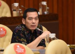 Daniel Johan Sesalkan Menhut Raja Juli Foto Bareng Tersangka Pembalakan Liar