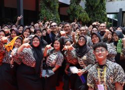 Wakil Ketua Komisi III DPR RI Moh. Rano Alfath Kunjungi SMAN 7 Tangerang, Berangkatkan 12 Guru Umrah dan Santuni Anak Yatim