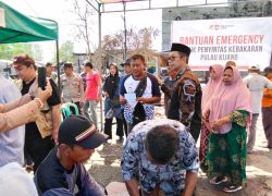 Anggota DPR F-PKB Salurkan Bantuan Uang Tunai kepada Korban Kebakaran di Pulau Kijang Inhil