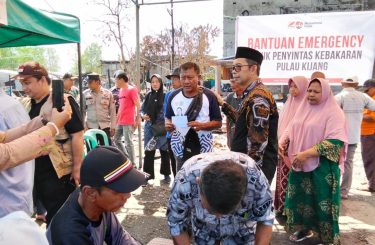 Anggota DPR F-PKB Salurkan Bantuan Uang Tunai kepada Korban Kebakaran di Pulau Kijang Inhil