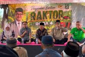 Dorong Modernisasi Pertanian Malang Selatan, Cak Udin Salurkan Bantuan Traktor