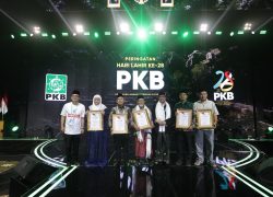 Momen Harlah ke-28, PKB Anugerahi Lima Kiai Penjaga Islam, Pancasila, dan Keutuhan Bangsa