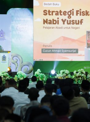 Bedah Buku “Strategi Fiskal Nabi Yusuf” Karya Wakil Ketua DPR RI Cucun A. Syamsurijal Ramaikan Pelantikan Alumni UIN Sultanah Nahrasiyah Lhokseumawe