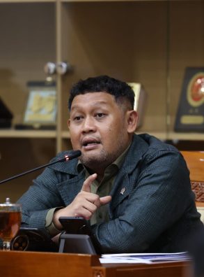 Kerahkan 34 Jaksa Hadapi Sidang Eks Jampidsus Febrie, Komisi III: Kejagung Harus Profesional dan Transparan&nbsp;