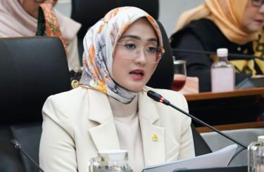 Rina Sa&rsquo;adah: Jangan Pertentangkan Instruksi Presiden dengan Nasib Peladang, Cari Jalan Tengah!