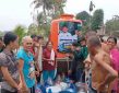 Gus Muhaimin Kirim 12.000 Liter Air Bersih untuk Warga Terdampak Karhutla di OKI