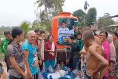 Gus Muhaimin Kirim 12.000 Liter Air Bersih untuk Warga Terdampak Karhutla di OKI