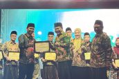 DPR Oleh Soleh Raih Penghargaan Tokoh Peduli Madrasah Diniyah