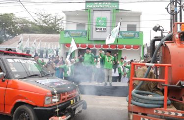 Gus Muhaimin Santuni Petugas Pemadam Karhutla di Kalsel, Apresiasi Perjuangan di Garis Depan
