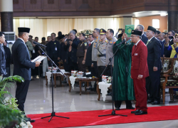 Sumpah Jabatan Diucapkan dalam Bahasa Inggris, Wakil Ketua DPR RI Cucun Ahmad Syamsurijal Tinggalkan Acara Pelantikan Rektor UPI