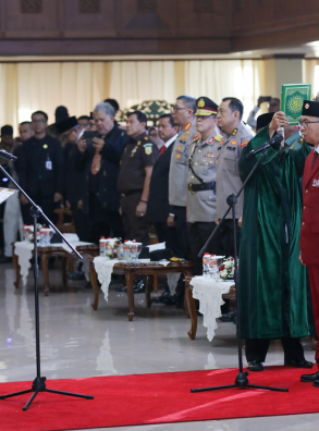 Sumpah Jabatan Diucapkan dalam Bahasa Inggris, Wakil Ketua DPR RI Cucun Ahmad Syamsurijal Tinggalkan Acara Pelantikan Rektor UPI