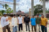 Reses, Rico Alviano Serahkan Bantuan TJSL Rp100 Juta untuk Mushala Baitussalam di Kota Padang