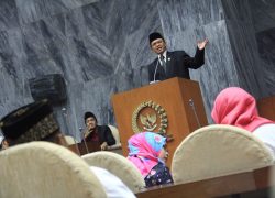 Maman Memperkenalkan Fraksi PKB Kepada Santri dan Ustadz