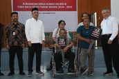 Serahkan Bantuan, Ketua Komisi VIII Dukung Kesejahteraan Penyandang Disabilitas