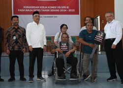 Serahkan Bantuan, Ketua Komisi VIII Dukung Kesejahteraan Penyandang Disabilitas
