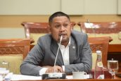 Wartawan Tempo Dibanting Polisi saat Liput Demo, Komisi III: Polri Harus Tindak Pelaku