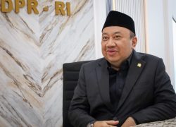 Presiden Umumkan Pengambilalihan&nbsp;  Pengangkatan Guru, Waka Komisi X: Kesejahteraan Harus Meningkat