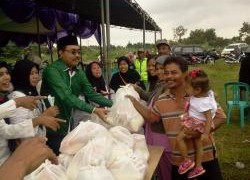PKB Gresik Jualan Sembako Murah di Daerah Pascabanjir Kali Lamong
